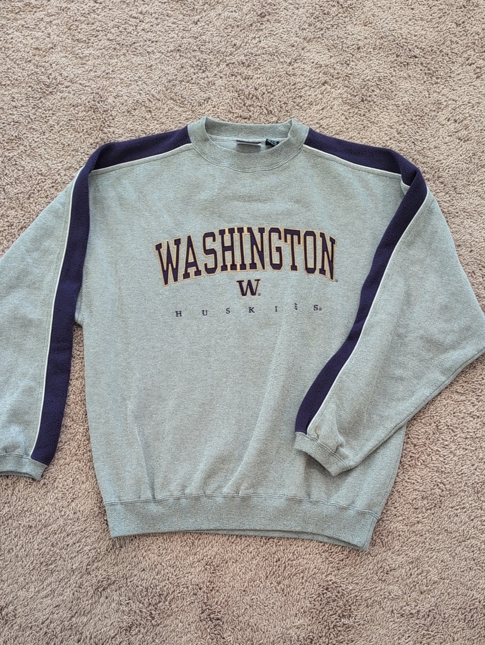 Washington Huskies Men's Gray Crewneck Sweatshirt
